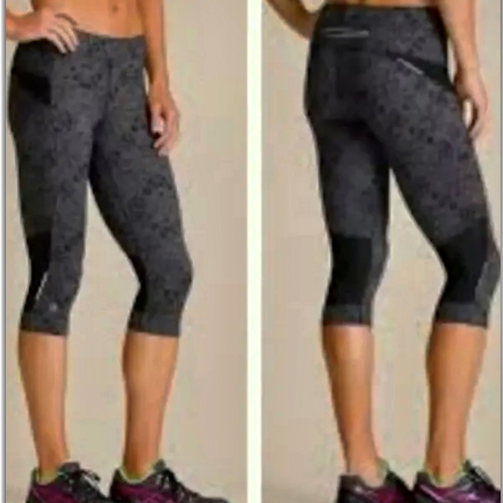 Athleta Bare To Run Knicker Cairo Cropped Capri Reflective Sonar Leggings SZ XS